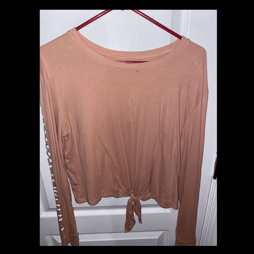 Long-sleeve cropped pink Hollister shirt